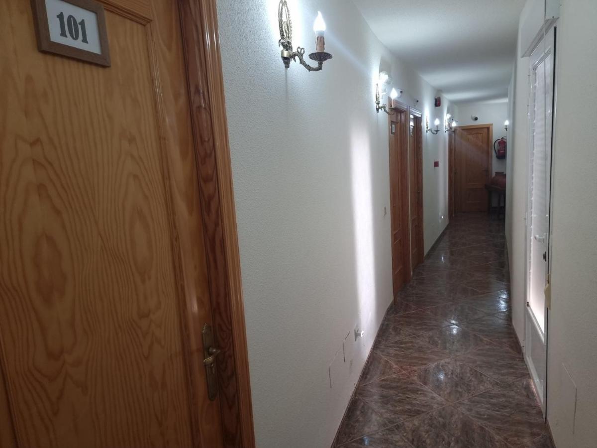 Hostal Casa Fran La Pueblanueva ภายนอก รูปภาพ